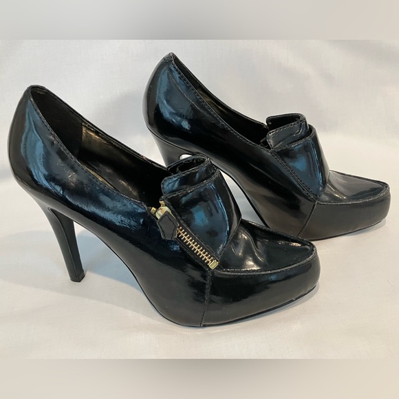 BCBG Black Booties Stilettos with 5” heels and zipper, Size 8 - Picture 3 of 9